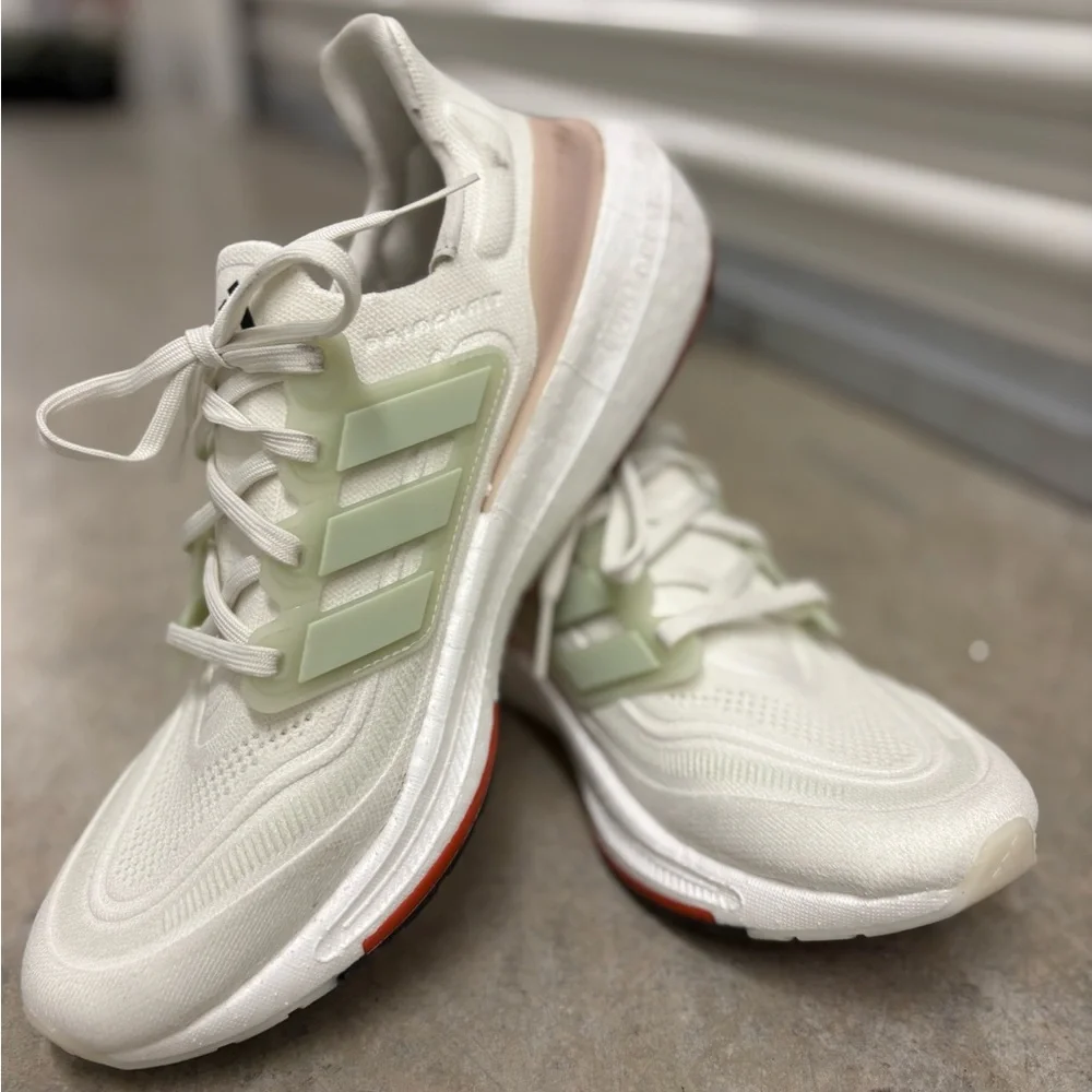 ULTRABOOST LIGHT 'NON DYED WONDER TAUPE'